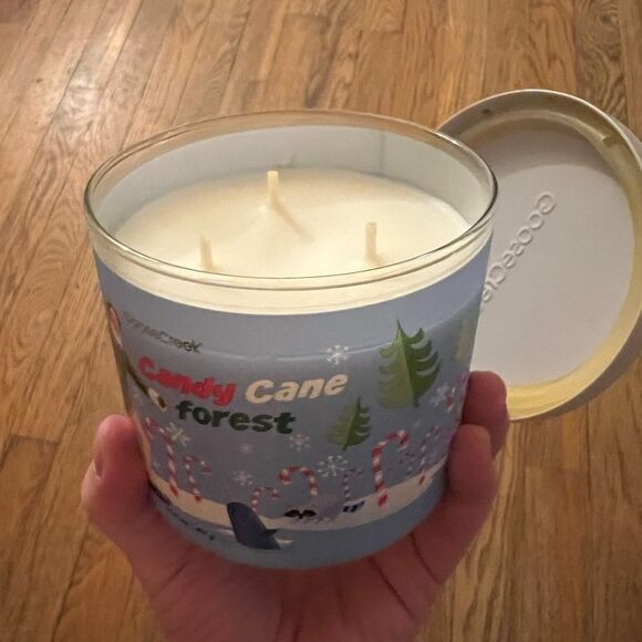 Goose Creek Limited Edition ELF 3 Wick Candle Candy Cane Forest 14.5 oz - Picture 5 of 7